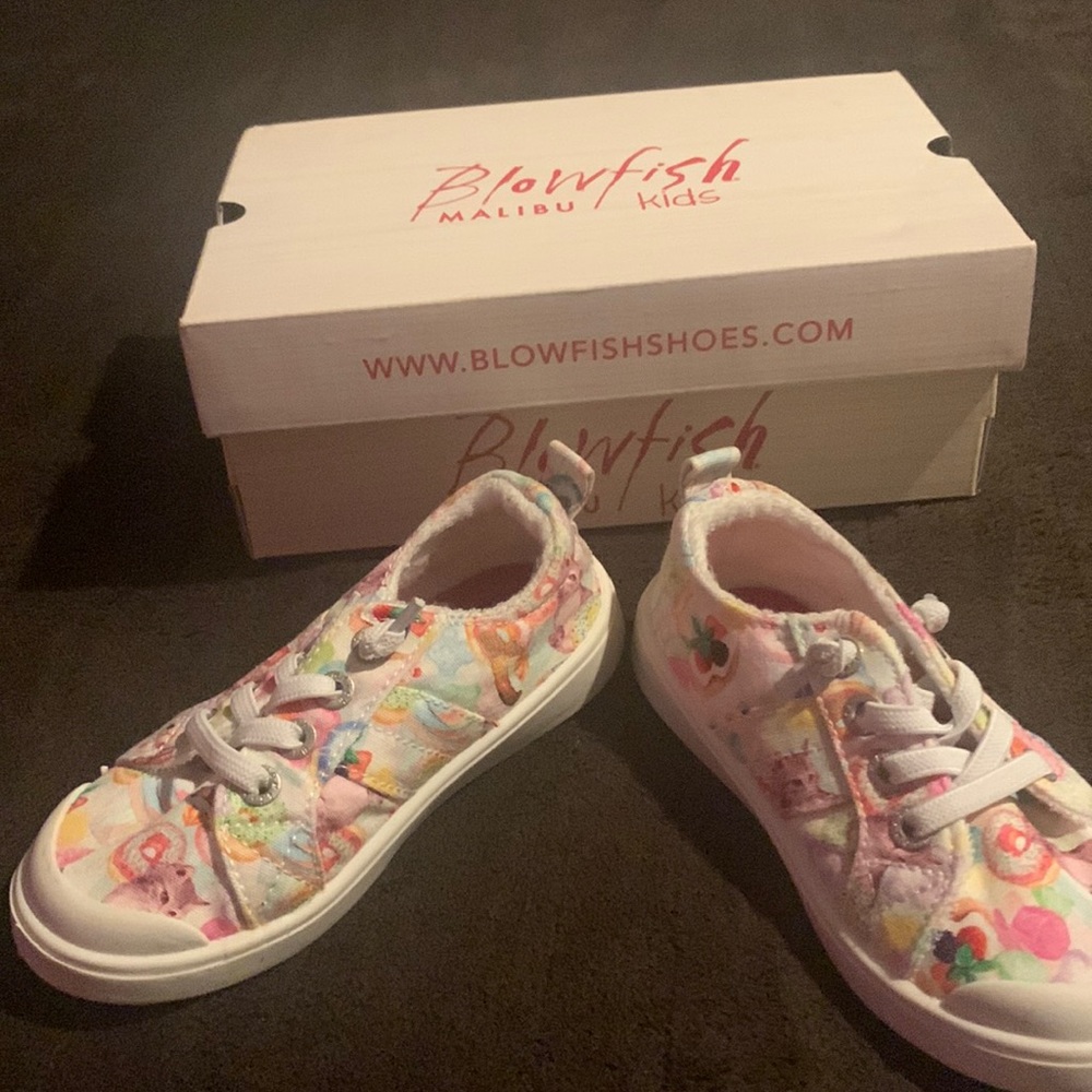 Girl blowfish shoes (new)
